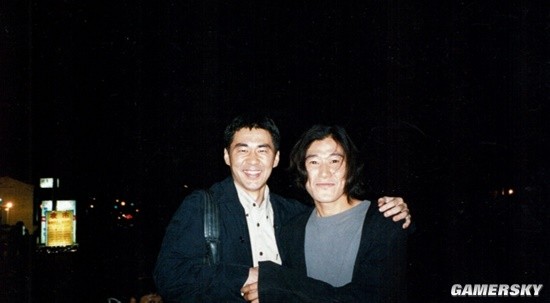 日本演员矢野浩二纪念来中国23周年 晒与陈建斌早年合照