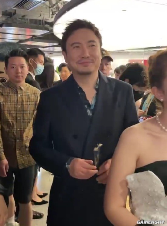 Shen Teng Receives Praise on the Red Carpet, Responds Confidently