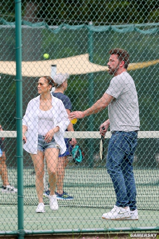 Fans Encounter Ben Affleck and Jennifer Lopez Playing Cricket - Revitalized Energy of the Power Couple