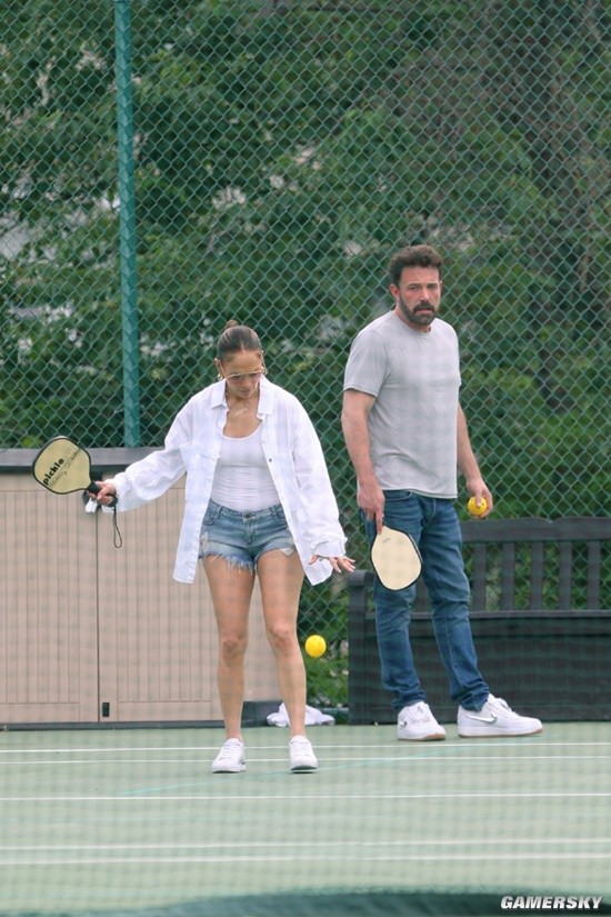 Fans Encounter Ben Affleck and Jennifer Lopez Playing Cricket - Revitalized Energy of the Power Couple