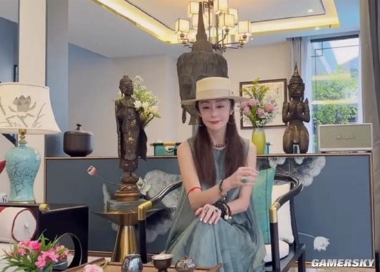 55-year-old Michelle Yeung Shares Luxurious Thai Mansion: Exquisite Decor and Poolside Living
