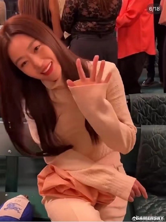 Jun Ji-hyun Stuns with Straight Hair at Fashion Week - Fans Say 