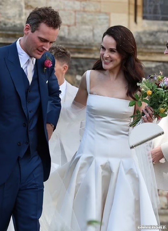"Downton Abbey" Leading Lady Ties the Knot, Fellow Cast Members Celebrate