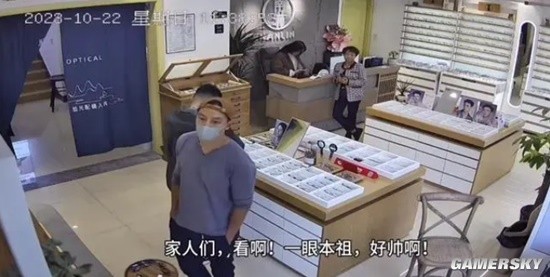 Daniel Wu's Visit to Eyeglass Shop Leaves Owner's Wife Starstruck