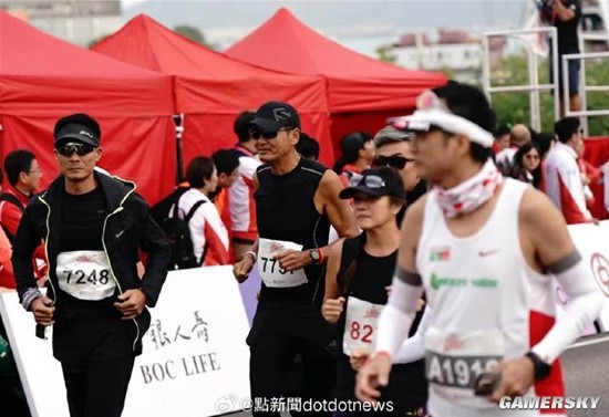 68-Year-Old Chow Yun-Fat Completes 21-Kilometer Half Marathon in Two and a Half Hours