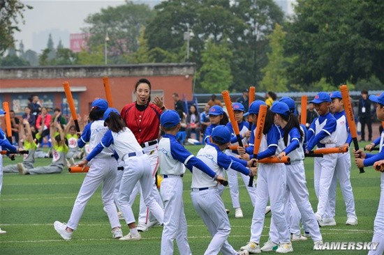 为防止中小学生肥胖 全国中小学将每天一节体育课