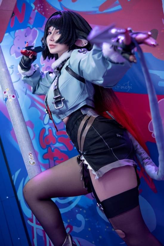 COSPLAY图赏：俄妹COS《绝区零》简·杜 破洞丝袜勒爆