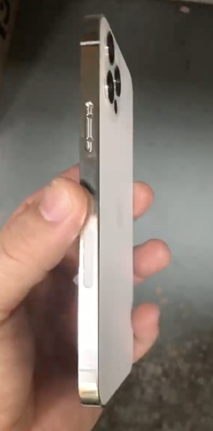 疑似iPhone 12 Pro真机外壳曝光：边框重回iPhone 4