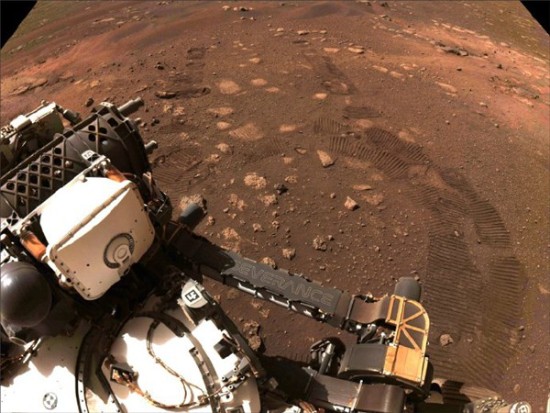 毅力号首次火星“试驾”：历时33分钟 行走6.5米