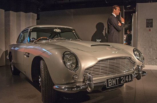 “初代007”肖恩·康纳利珍藏阿斯顿马丁跑车将拍卖 经典造型永不过时