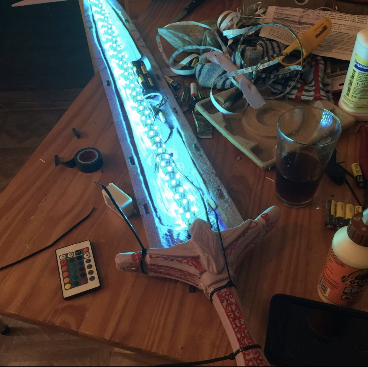 玩家自制《血源》月光大剑：我的指引月光！