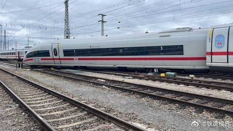 德国一高铁在火车站调车时出轨 车头窜出几条铁轨