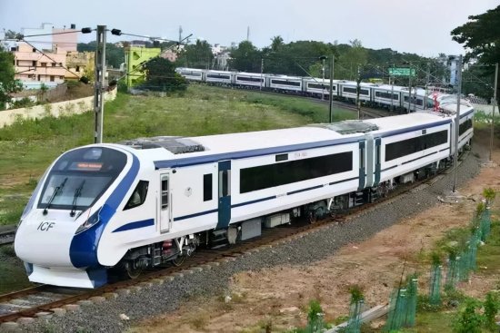 印度新版半高铁有望月底投入运营：时速180公里无法挂人