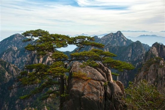 国庆假期第三天：游客达最高承载量 多景区已停止预约