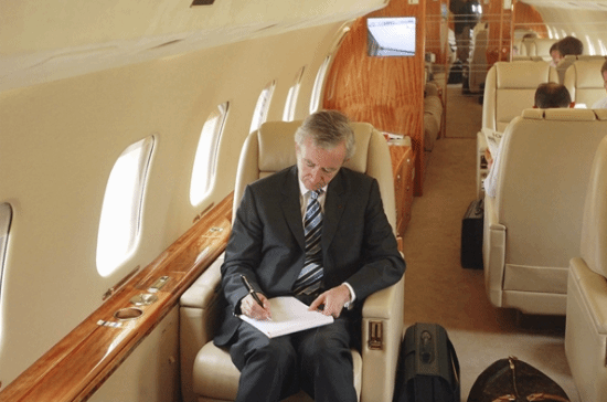 世界第二大富豪卖掉私人飞机！原因无奈：怕被人跟踪