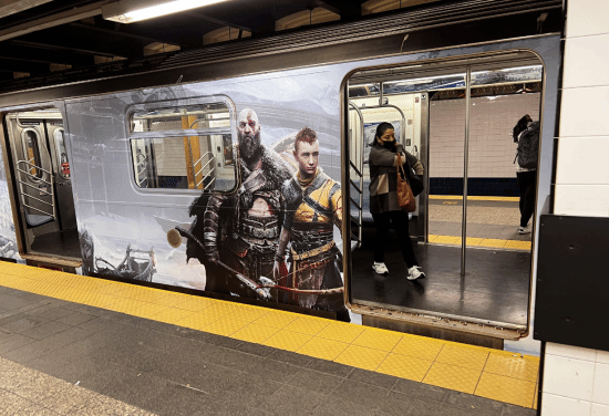 《战神：诸神黄昏》宣发开启！美国已经有地铁换上奎爷广告