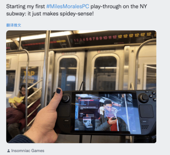 玩家在纽约地铁玩《蜘蛛侠：迈尔斯·莫拉莱斯》：代入感超强
