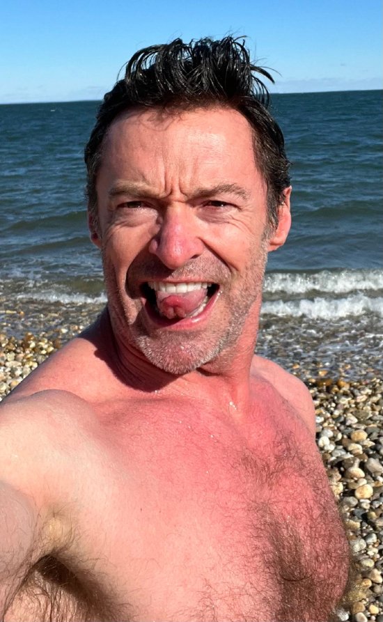 54歲休·傑克曼老當益壯：下海冬泳不帶怕！
