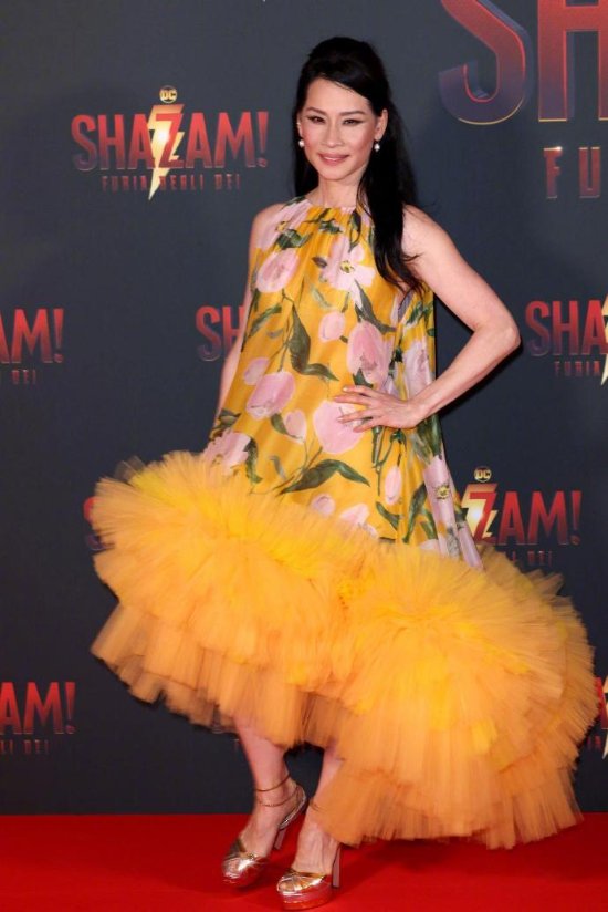 劉玉玲出席《沙贊2》首映禮 黃色長裙格外亮眼