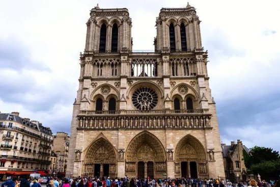 巴黎圣母院明年底重新开放 标志性尖顶将再次耸立
