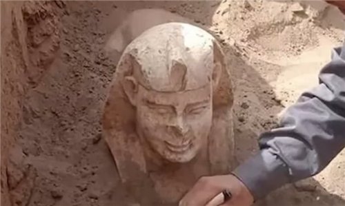 埃及出土迷你版狮身人面像 或属于2000年前罗马皇帝