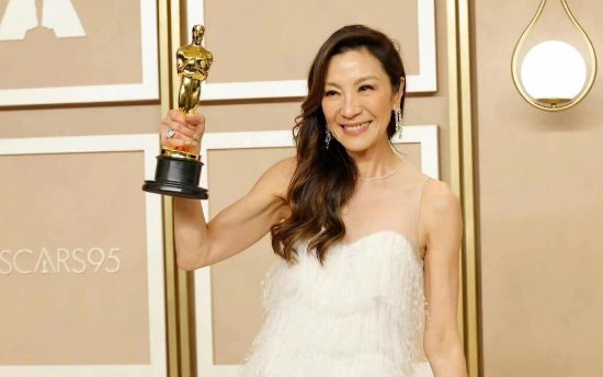 Michelle Yeoh's 84-year-old mother cried with joy: proud of "my little princess"