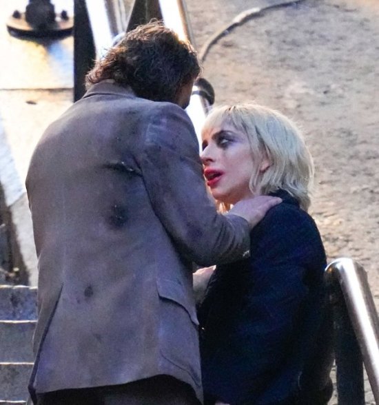 New set photos of "Joker 2": Lady Gaga and Uncle Phoenix performing passionately!