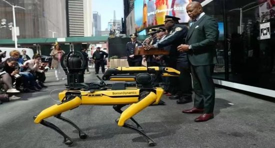 赛博朋克时代来了！机器人警察和机器狗入职纽约警方