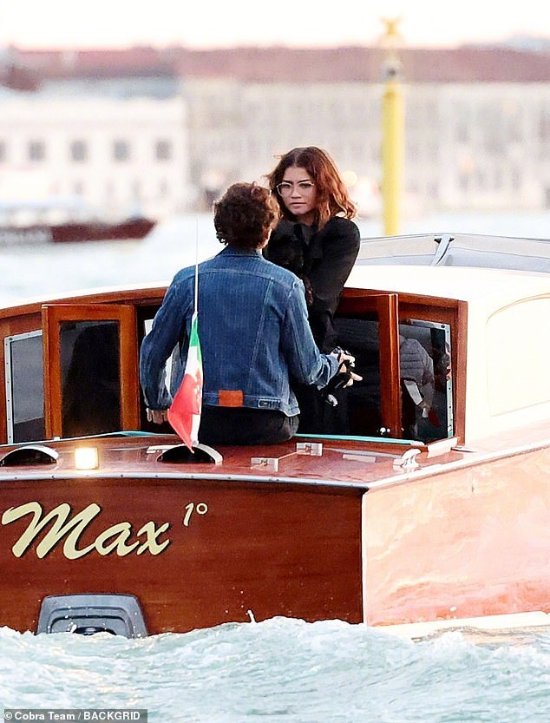 Dutch brother Zendaya's sweet tour of Venice: Look at each other affectionately and hug!