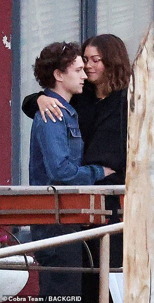 Dutch brother Zendaya's sweet tour of Venice: Look at each other affectionately and hug!