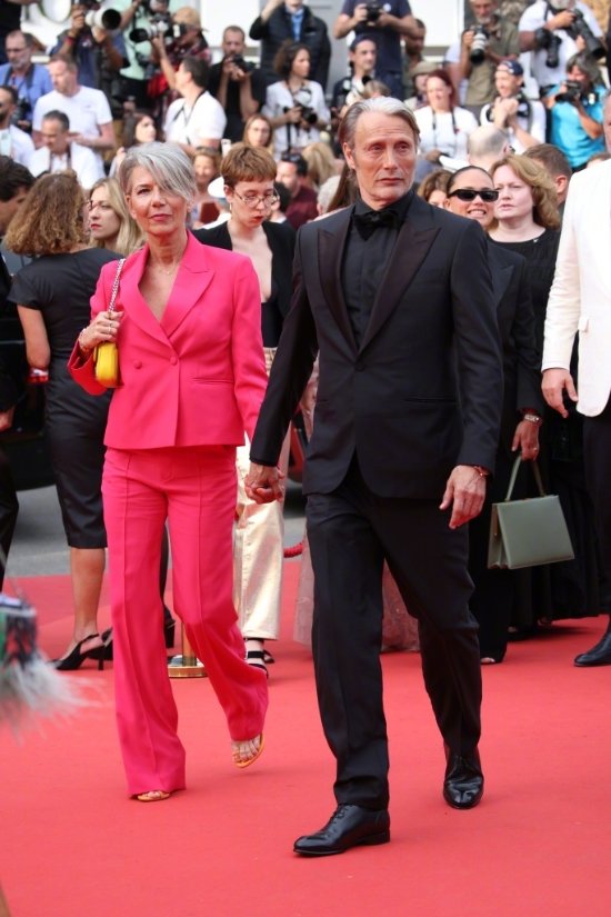 Uncle Mai and his wife appeared on the red carpet at the opening of Cannes: the temperament is elegant and full of love