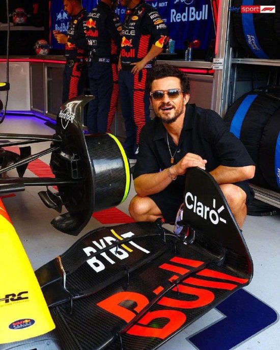 奧蘭多·布魯姆現身F1摩納哥大獎賽，為電影《GT賽車》宣傳造勢