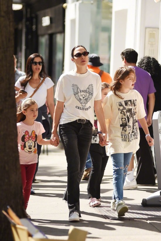 Gal Gadot Takes Her Child Out for a Meal: Eldest Daughter Resembling Her More