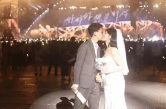 Mayday Concert Turns into a Grand 'Proposal' Event! Netizens: Affects Audience Experience