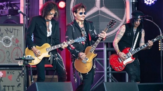 Johnny Depp's Ankle Injury Delays Tour: Travel Becomes a Problem