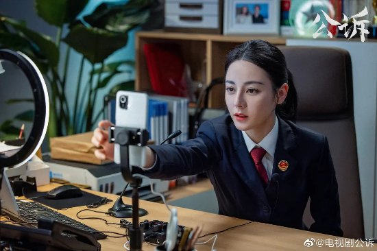 Dilraba Dilmurat Responds to Character Controversy: Unique Appearance