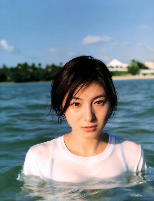 Ryoko Hirosue Caught in an Affair: Identity of the Man Exposed, Netizens Criticize Her Poor Judgment