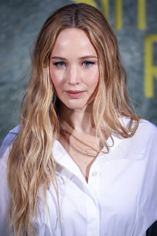 Jennifer Lawrence Stuns at the Madrid Promotion of 'No Offense'