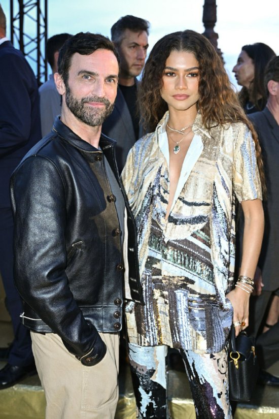 Zendaya Stuns at Paris Men's Fashion Week with Exquisite Charm!