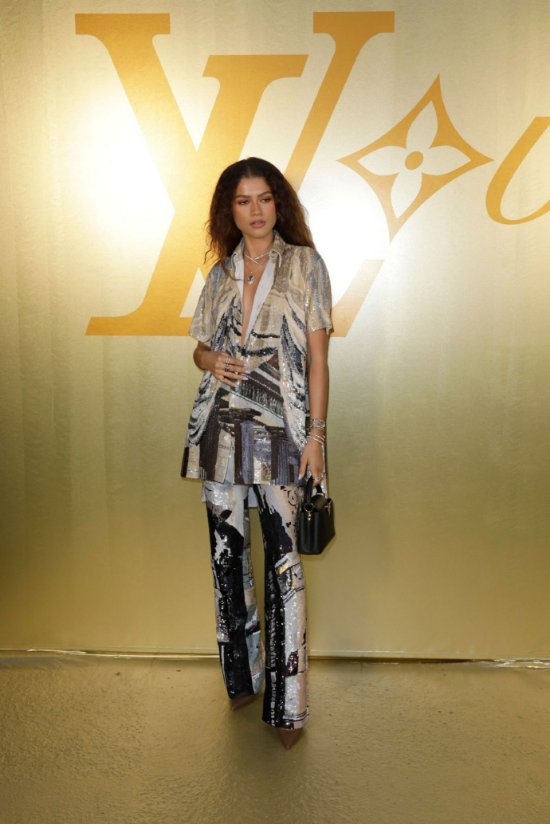 Zendaya Stuns at Paris Men's Fashion Week with Exquisite Charm ...