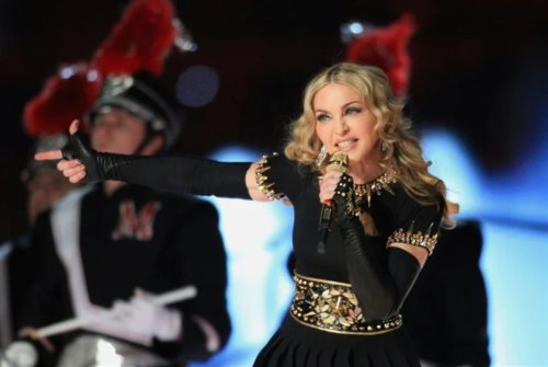 美國樂壇天后瑪丹娜因細菌感染入重症監護室，巡演推遲