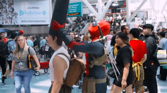 Deadpool Invades Comic Con with His Usual Mischief: COSplayers Take the Initiative!