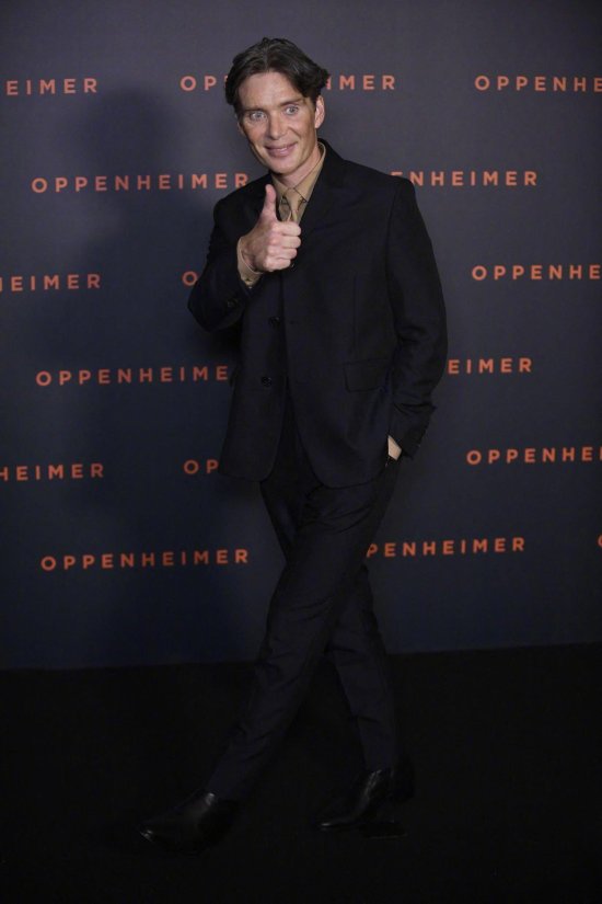 《奧本海默》首映禮：唐尼內八站立很可愛