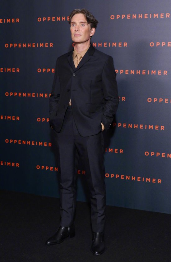 《奧本海默》首映禮：唐尼內八站立很可愛