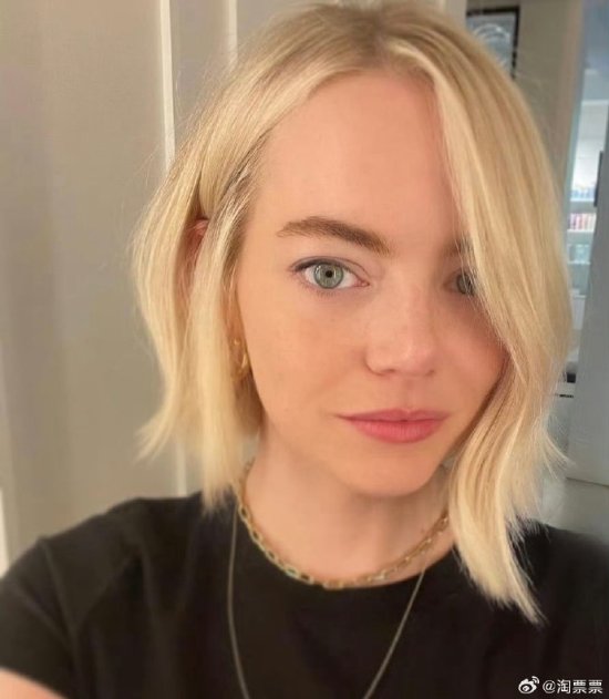 Emma Stone Wows with Stunning New Hairstyle, Netizens Awed by the Gwen Vibes