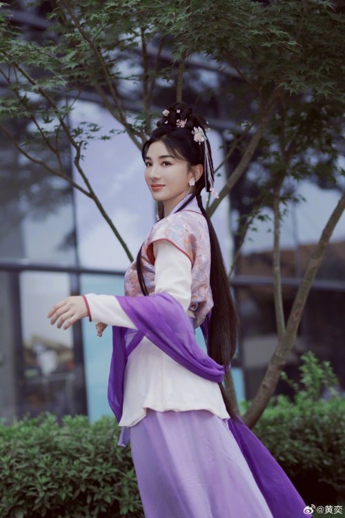 Huang Yi Returns as Li Yuhu After 23 Years - A Trip Down Memory Lane