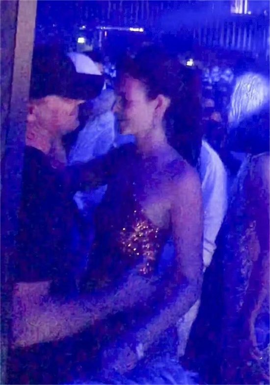 Forever 25! Leonardo DiCaprio Spotted Kissing 25-Year-Old Supermodel Vittoria Ceretti in Nightclub, Confirming Relationship