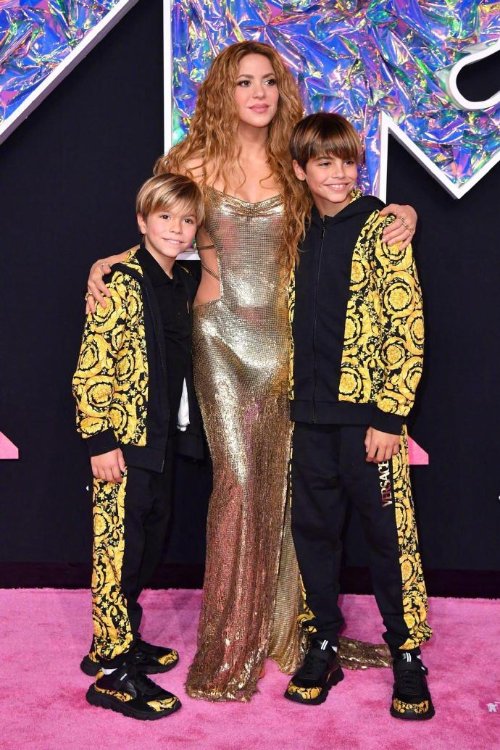 Eternal Youthful Glow? Shakira and Son Grace MTV Awards