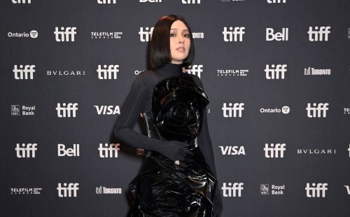 Xiang Zuo and Guo Biting Shine on the Red Carpet at the Toronto International Film Festival in All-Black Ensembles