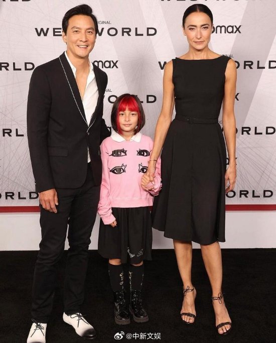 Daniel Wu Teased by Daughter, Struggles to Find Autograph Seekers